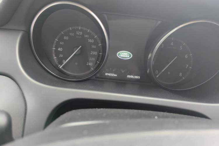 Used Land Rover Discovery Sport 2017 2.0T Cool Black Limited Edition Odometer Close Up