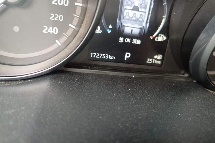 Used Land Rover Discovery Sport 2017 2.0T SE Odometer Close Up