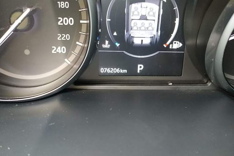 Used Land Rover Discovery Sport 2017 2.0T PURE Odometer Close Up
