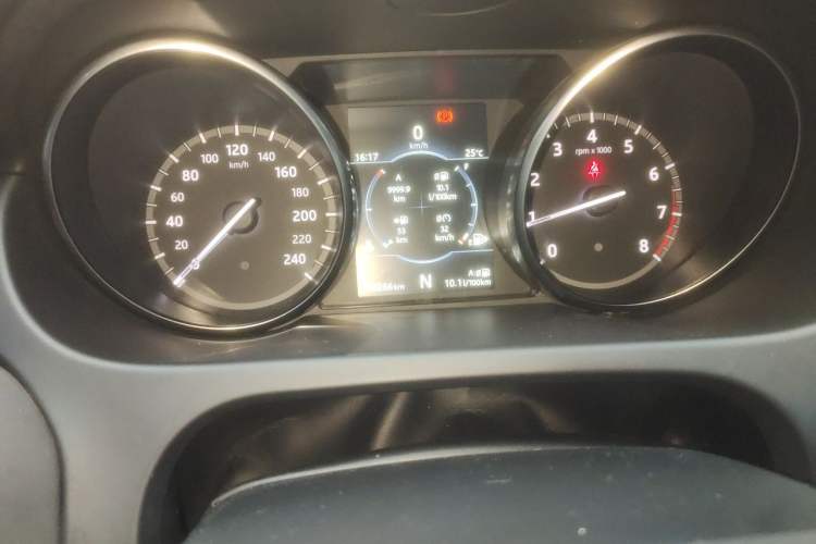 Used Land Rover Discovery Sport 2017 2.0T PURE Odometer Close Up