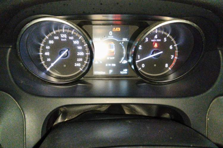 Used Land Rover Discovery Sport 2017 2.0T PURE Odometer Close Up