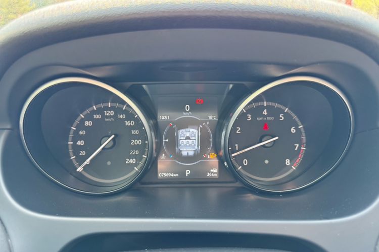 Used Land Rover Discovery Sport 2017 2.0T PURE Odometer Close Up