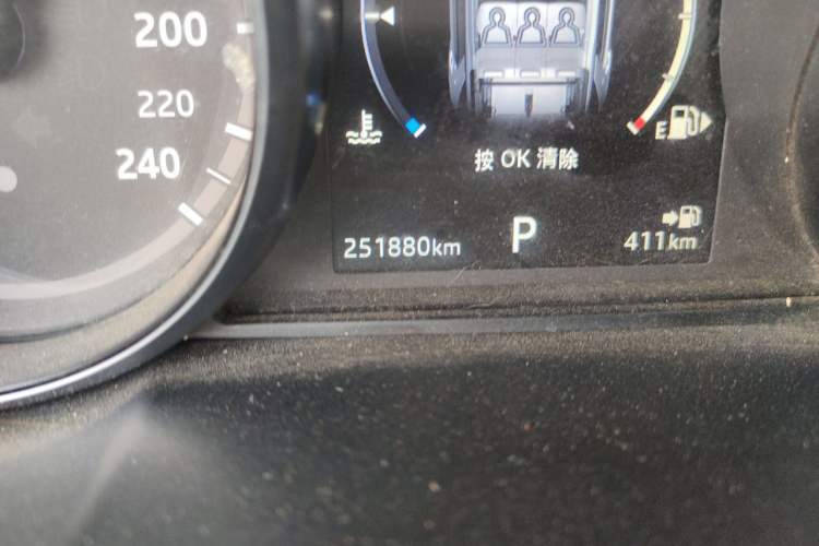 Used Land Rover Discovery Sport 2017 2.0T SE Odometer Close Up