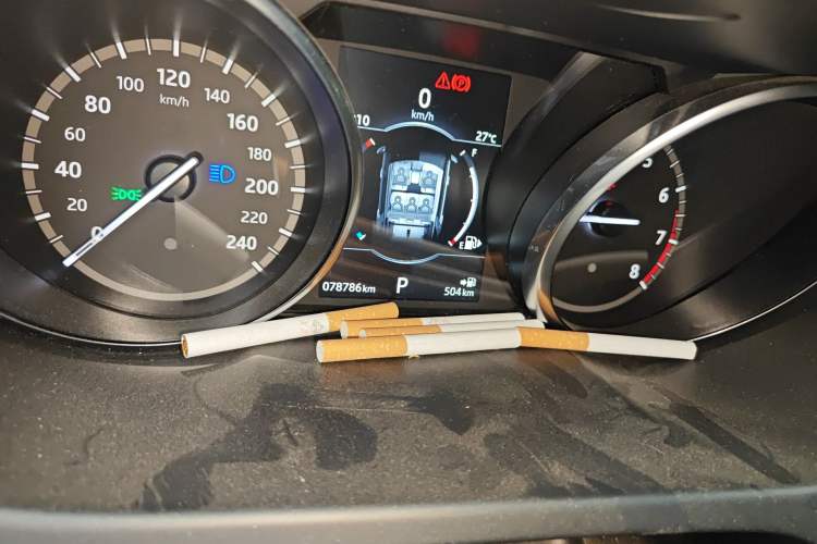 Used Land Rover Discovery Sport 2017 2.0T SE Odometer Close Up