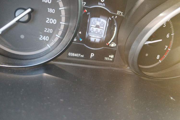 Used Land Rover Discovery Sport 2017 2.0T SE Odometer Close Up