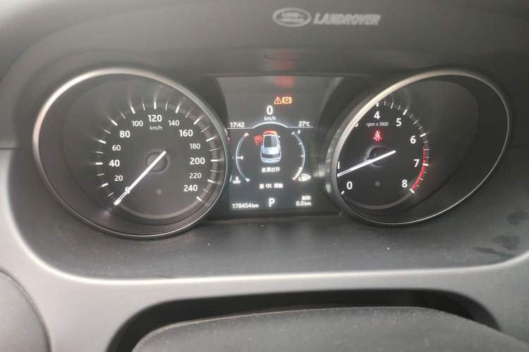 Used Land Rover Discovery Sport 2017 2.0T HSE Odometer Close Up