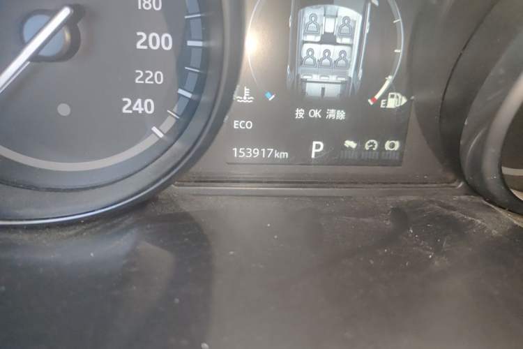 Used Land Rover Discovery Sport 2017 2.0T SE Odometer Close Up