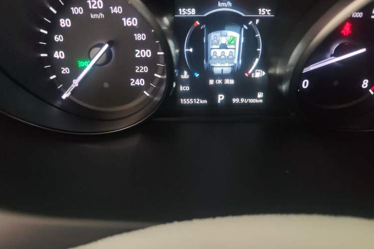 Used Land Rover Discovery Sport 2017 2.0T SE Odometer Close Up