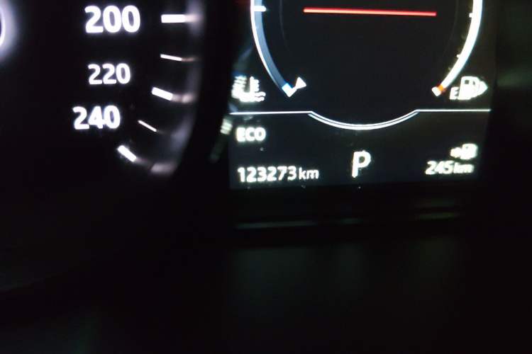 Used Land Rover Discovery Sport 2017 2.0T SE Odometer Close Up