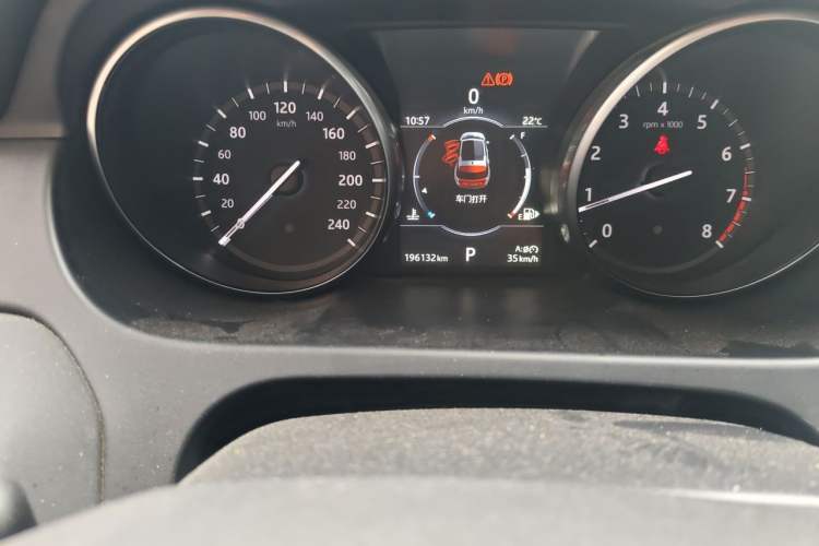 Used Land Rover Discovery Sport 2017 2.0T SE Odometer Close Up