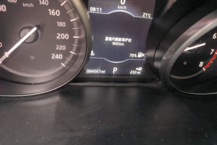 Used Land Rover Discovery Sport 2017 2.0T SE Odometer Close Up