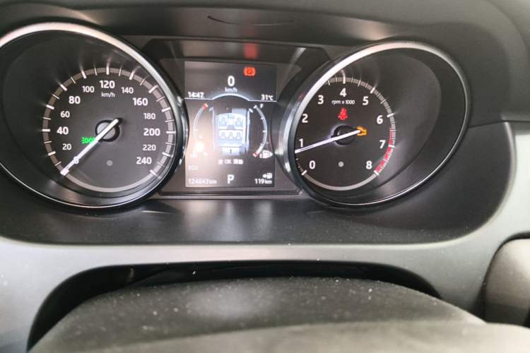 Used Land Rover Discovery Sport 2017 2.0T SE Odometer Close Up