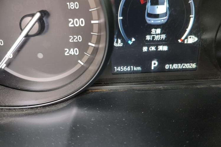 Used Land Rover Discovery Sport 2017 2.0T SE Odometer Close Up