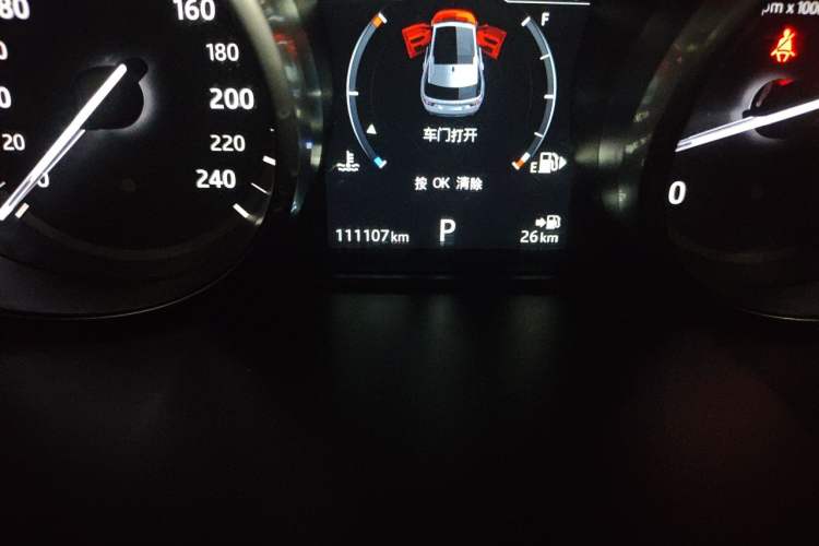 Used Land Rover Discovery Sport 2017 2.0T SE Odometer Close Up