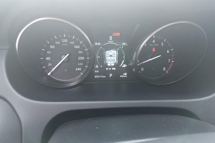 Used Land Rover Discovery Sport 2017 2.0T SE Odometer Close Up