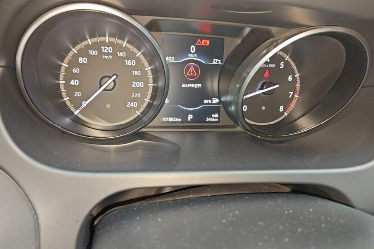 Used Land Rover Discovery Sport 2017 2.0T PURE Odometer Close Up