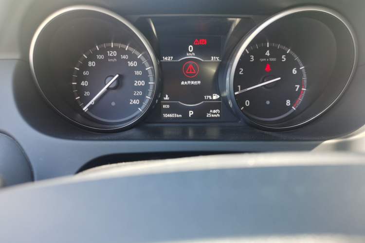 Used Land Rover Discovery Sport 2017 2.0T HSE Odometer Close Up
