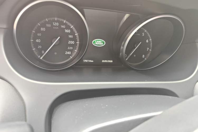 Used Land Rover Discovery Sport 2017 2.0T SE Odometer Close Up