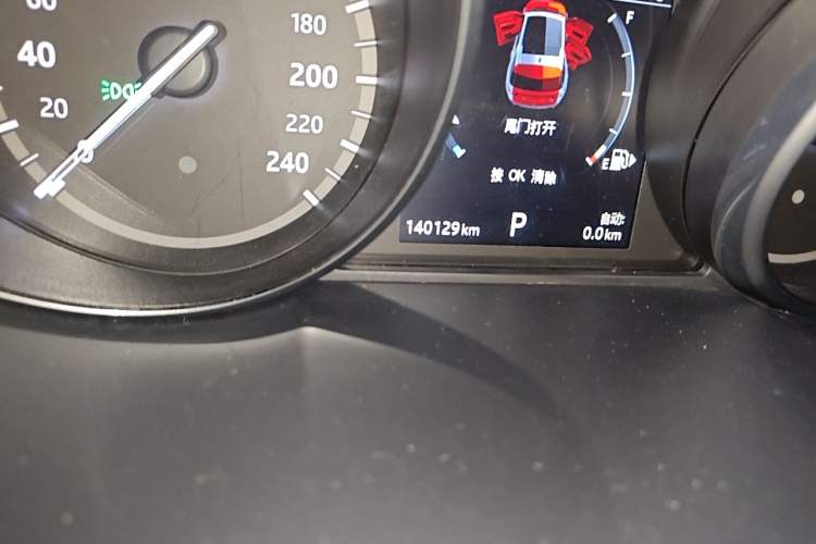 Used Land Rover Discovery Sport 2017 2.0T HSE Odometer Close Up