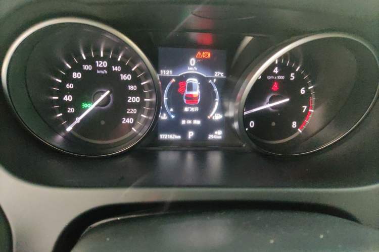 Used Land Rover Discovery Sport 2017 2.0T SE Odometer Close Up