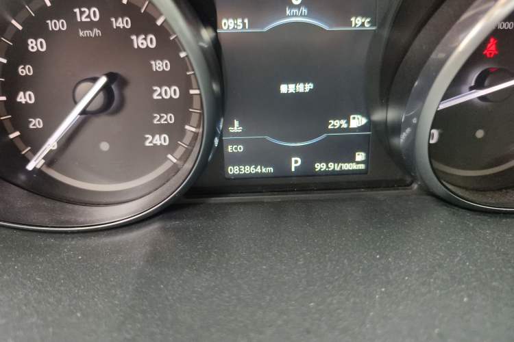 Used Land Rover Discovery Sport 2017 2.0T HSE Odometer Close Up