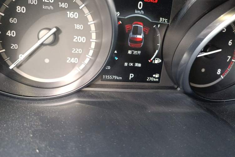 Used Land Rover Discovery Sport 2017 2.0T SE Odometer Close Up
