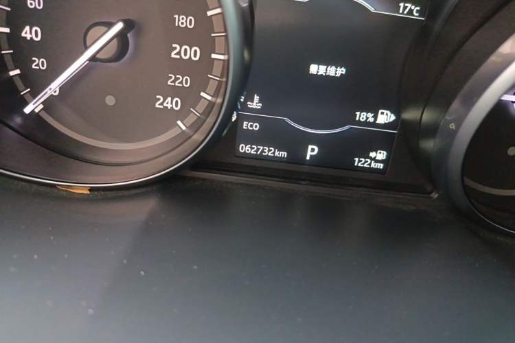Used Land Rover Discovery Sport 2017 2.0T SE Odometer Close Up