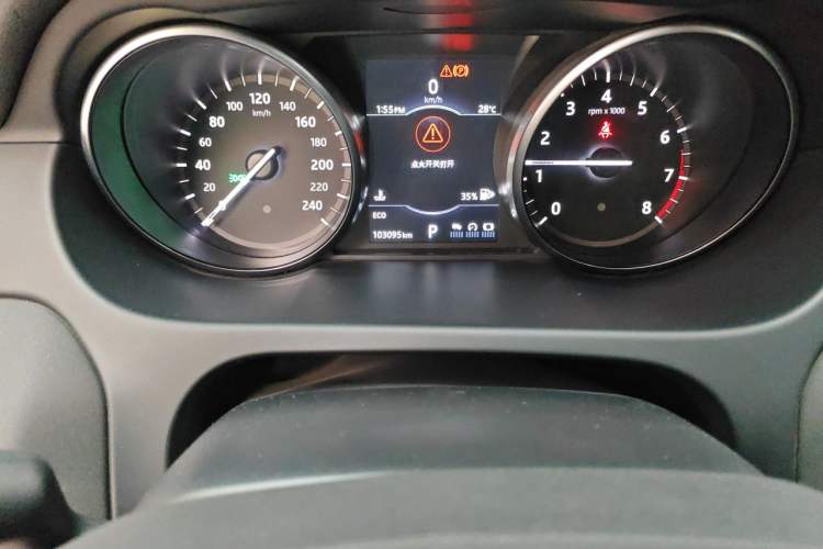 Used Land Rover Discovery Sport 2017 2.0T SE Odometer Close Up