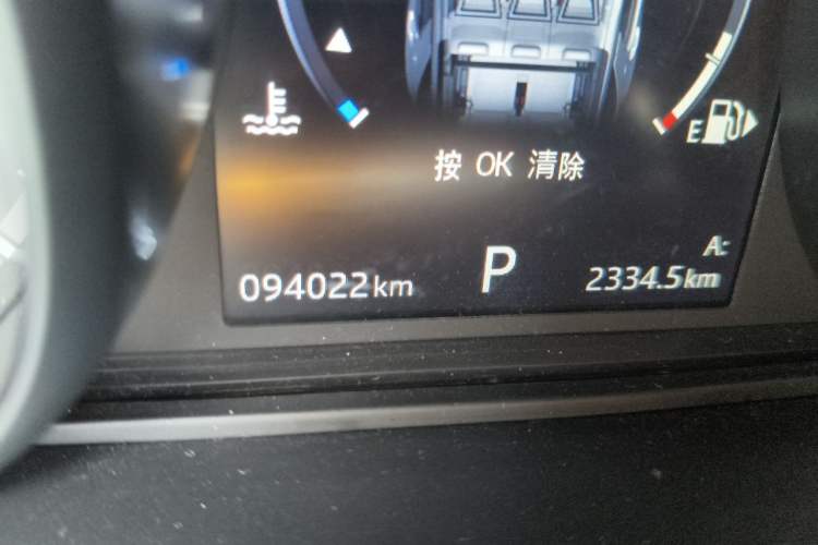 Used Land Rover Discovery Sport 2017 2.0T SE Odometer Close Up