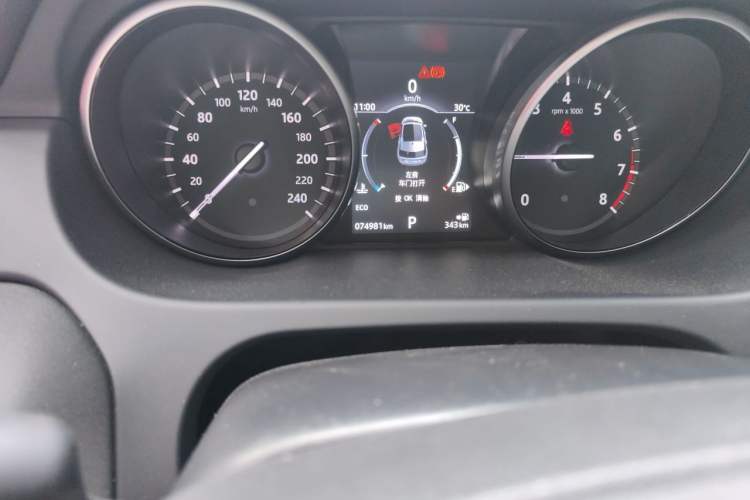 Used Land Rover Discovery Sport 2017 2.0T SE Odometer Close Up