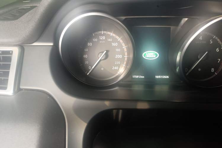 Used Land Rover Discovery Sport 2017 2.0T PURE Odometer Close Up