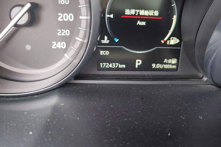 Used Land Rover Discovery Sport 2017 2.0T HSE Odometer Close Up