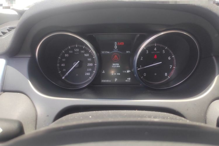 Used Land Rover Discovery Sport 2017 2.0T HSE Odometer Close Up