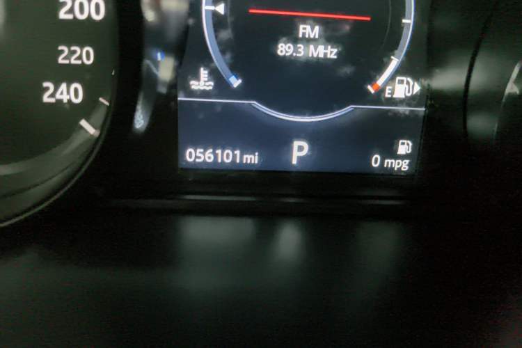 Used Land Rover Discovery Sport 2017 2.0T HSE Odometer Close Up