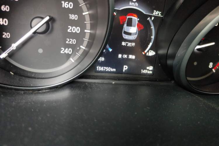 Used Land Rover Discovery Sport 2017 2.0T HSE Odometer Close Up