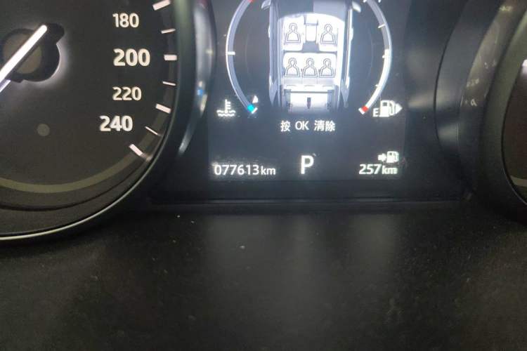 Used Land Rover Discovery Sport 2017 2.0T PURE Odometer Close Up