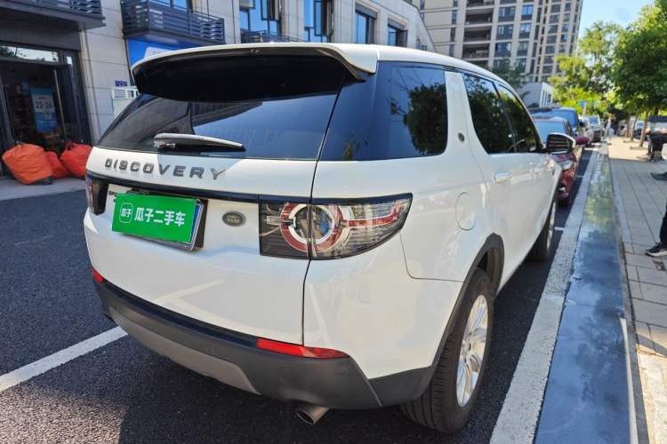 Used Land Rover Discovery Sport 2017 2.0T SE Rear Right 45 Deg