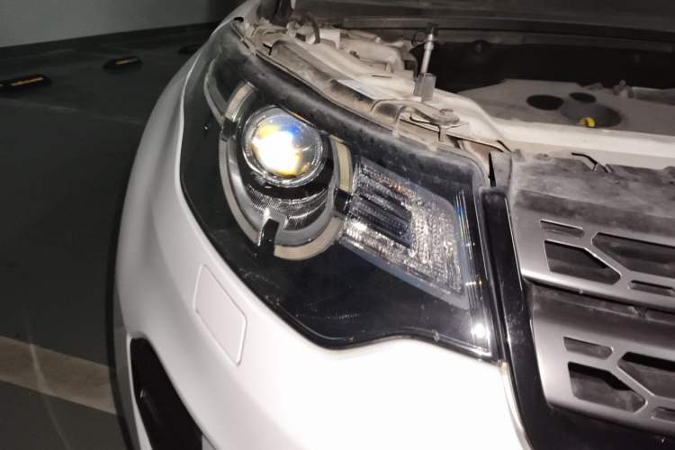 Used Land Rover Discovery Sport 2017 2.0T SE Right Front Headlight