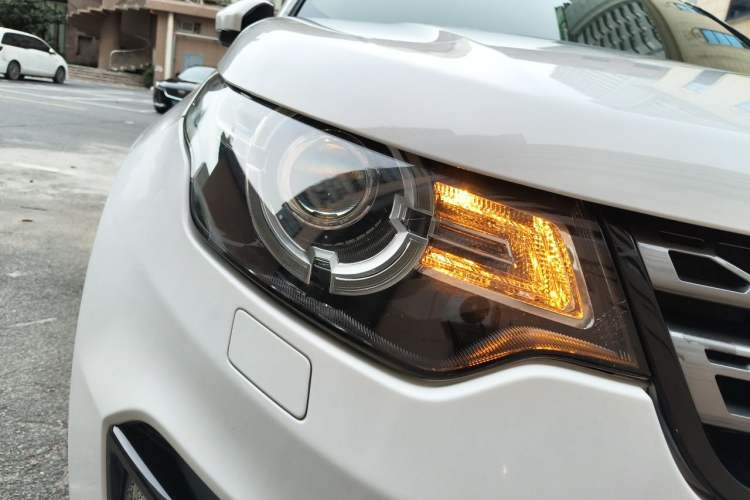 Used Land Rover Discovery Sport 2017 2.0T SE Right Front Headlight