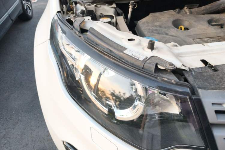 Used Land Rover Discovery Sport 2017 2.0T SE Right Front Headlight