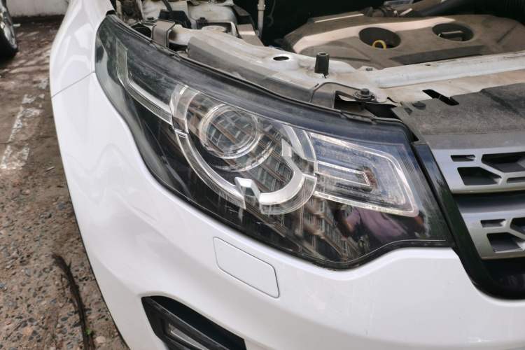 Used Land Rover Discovery Sport 2017 2.0T SE Right Front Headlight