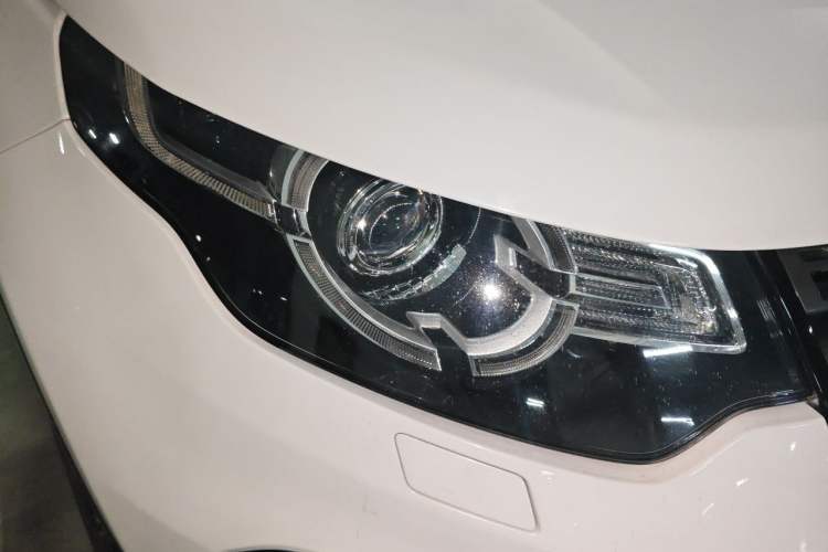 Used Land Rover Discovery Sport 2017 2.0T SE Right Front Headlight
