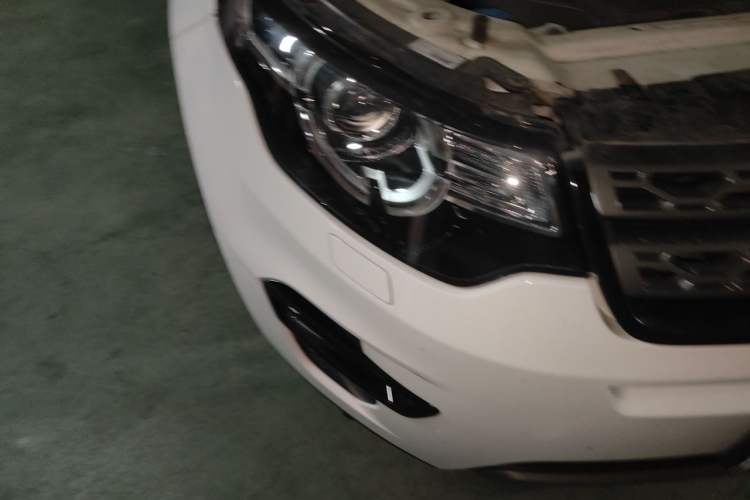 Used Land Rover Discovery Sport 2017 2.0T SE Right Front Headlight