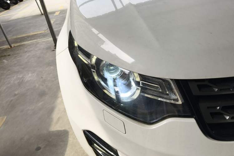 Used Land Rover Discovery Sport 2017 2.0T SE Right Front Headlight