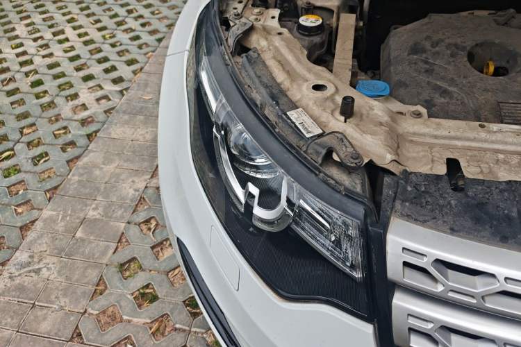 Used Land Rover Discovery Sport 2017 2.0T HSE Right Front Headlight