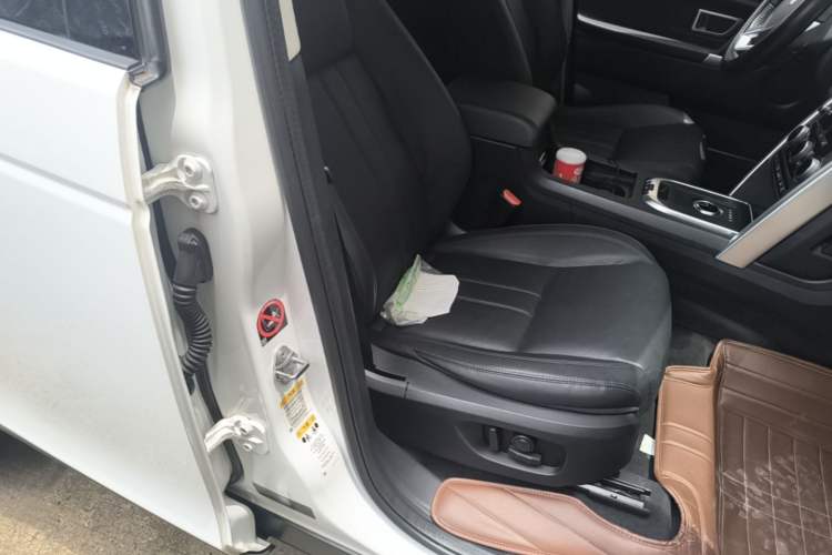 Used Land Rover Discovery Sport 2017 2.0T SE Right Front Seat