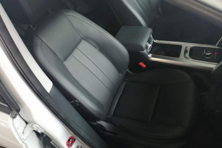 Used Land Rover Discovery Sport 2017 2.0T SE Right Front Seat