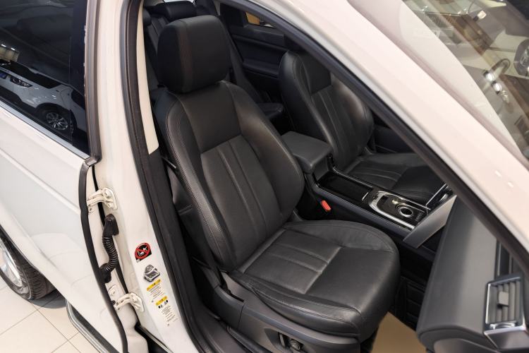 Used Land Rover Discovery Sport 2017 2.0T HSE Right Front Seat