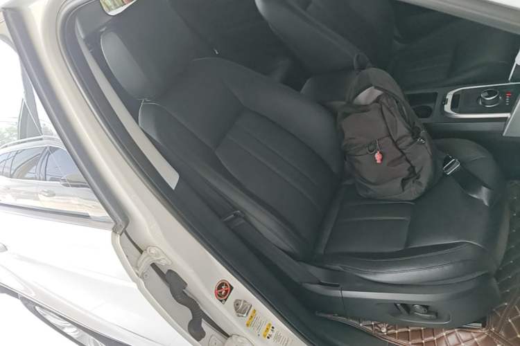 Used Land Rover Discovery Sport 2017 2.0T SE Right Front Seat