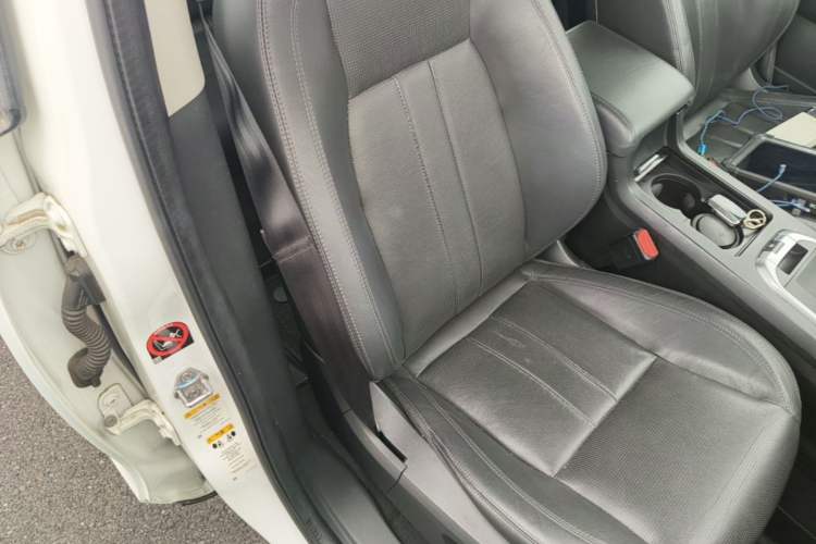 Used Land Rover Discovery Sport 2017 2.0T SE Right Front Seat